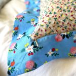 DEPLUSBELLE Housse de coussin en coton fleuri pour un style romantique, une maisons provençal et chic. Finition de haute qualite. Fermeture - zip invisible. Lavage à 40 °C!