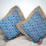 DEPLUSBELLE Housse de coussin à volant bleu fleuri ou beige sable 45x45 cm! cm