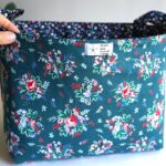 DEPLUSBELLE Panier souple reversible L32xL22xH24 en coton et molleton lavable à 30 degrés! Housses de coussins assortis sont disponible sur le site www.deplusbelle.com!