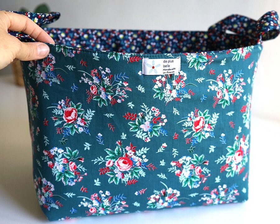 DEPLUSBELLE Panier souple reversible L32xL22xH24 en coton et molleton lavable à 30 degrés! Housses de coussins assortis sont disponible sur le site www.deplusbelle.com!