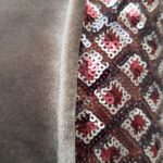 DEPLUSBELLE housse de coussin en velours BEIGE en sequins en motif geometrique avec passepoil beige foncé 60x60 cm!