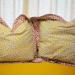 DEPLUSBELLE housse de coussin double face 45x45 cm. Panier souple reversible assortis disponible sur le site www.deplusbelle.com!