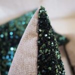 DEPLUSBELLE housse de coussin jesrsey en velours noir aux sequins verts foncés et tissus d'ameublement beige sable 40x40 cm!