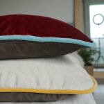 DEPLUSBELLE composer un set des coussins assortis en velours - chocolat, rouge foncé, jaune, bleu clair 40x40 cm!