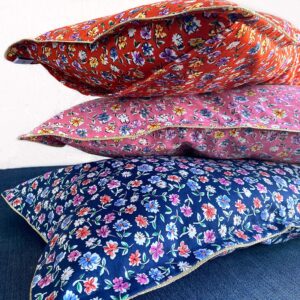 Coussinette rose pale avec passepoil dore